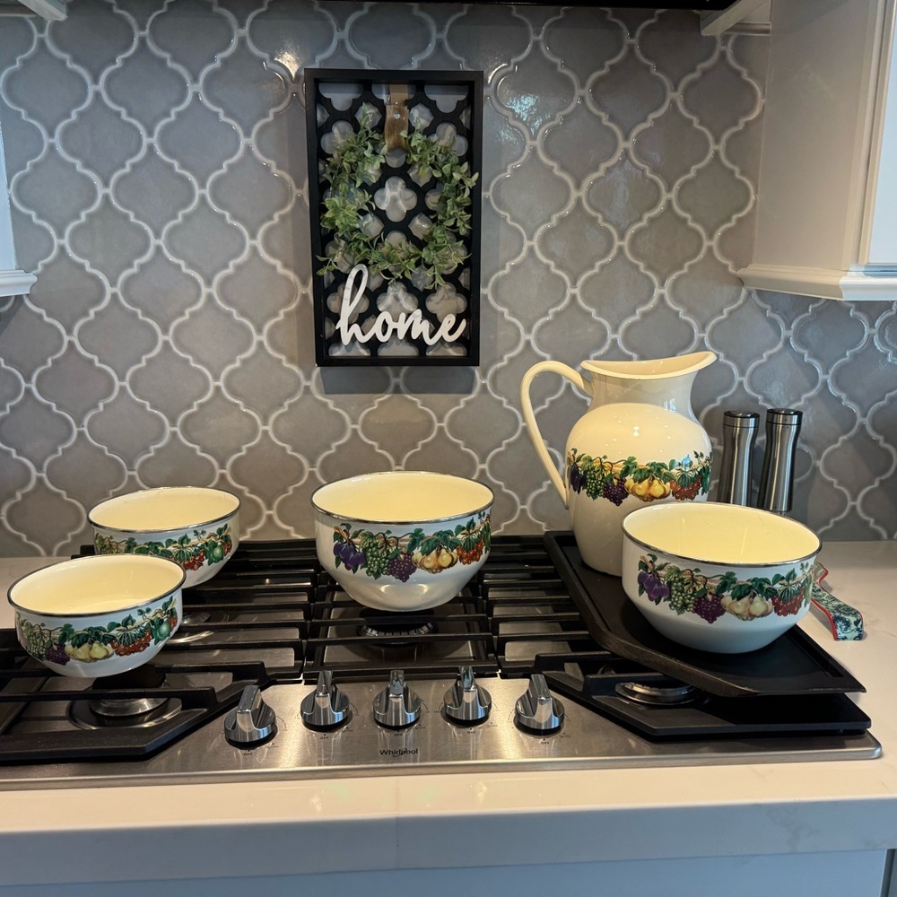 Tabletops Unlimited "Kensington Garden" vitroceramic bowls and pitcher - Picture 2 of 8